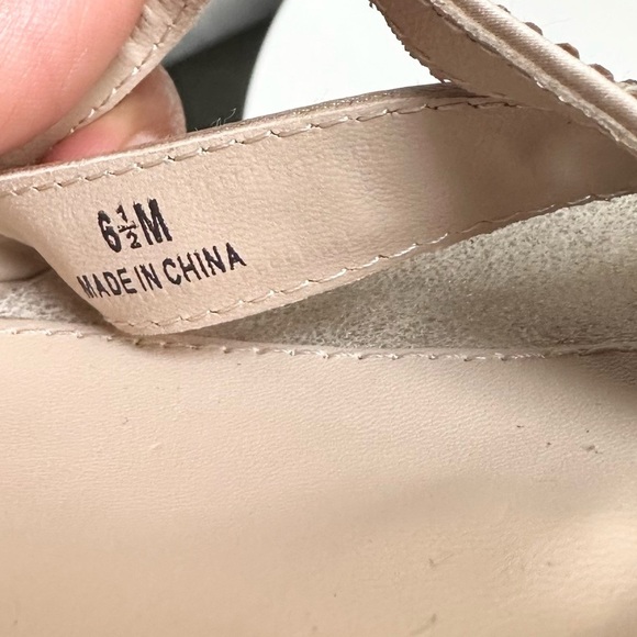 🌸PELLE MODA🌸 Onora T-strap Sandal Platinum Size: 6.5 - Picture 12 of 14